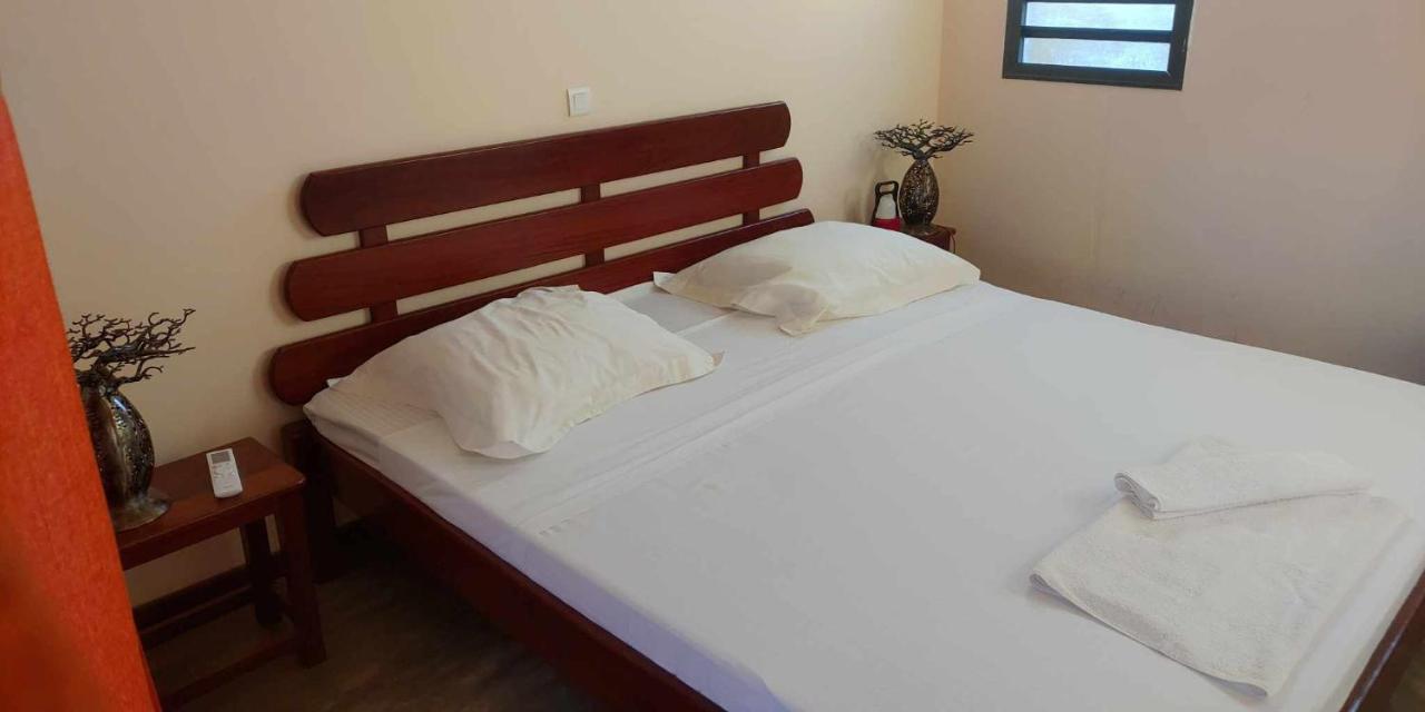 Hotel Benjamin อัมบาโตโลกา ภายนอก รูปภาพ